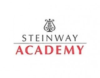 Unsere Mitarbeiter werden in der Steinway Academy in Hamburg geschult.